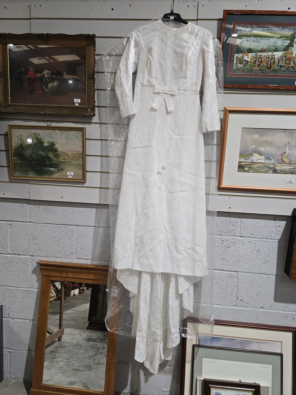 Lot 81: 1 X 1970S WEDDING DRESS