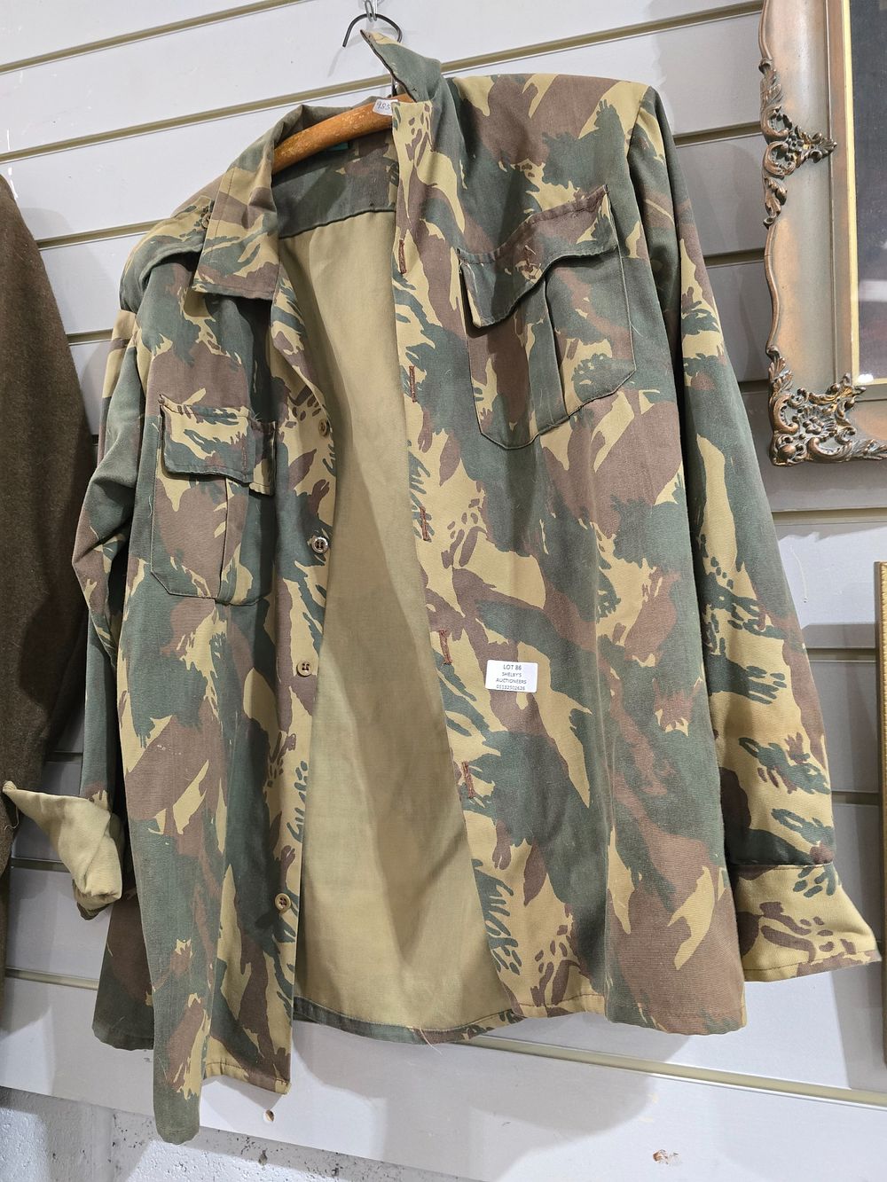 Lot 86: 1 X ARMY STYLE CAMO SHIRT