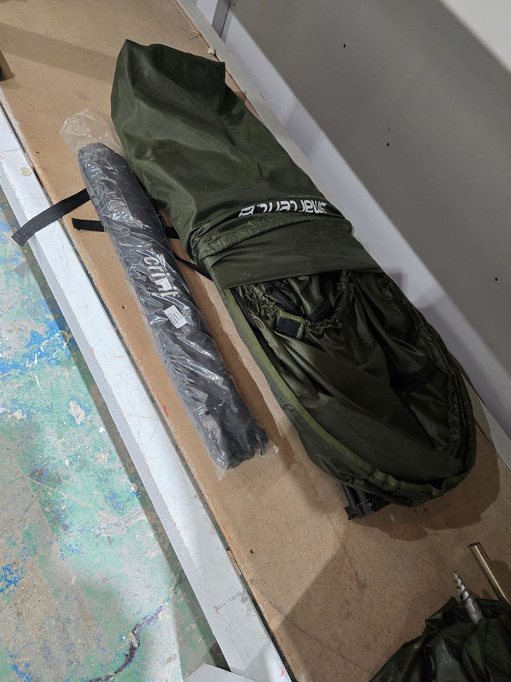 Lot 113: 1 X SMART TENT WITH CRIVIT FISHING ROD...