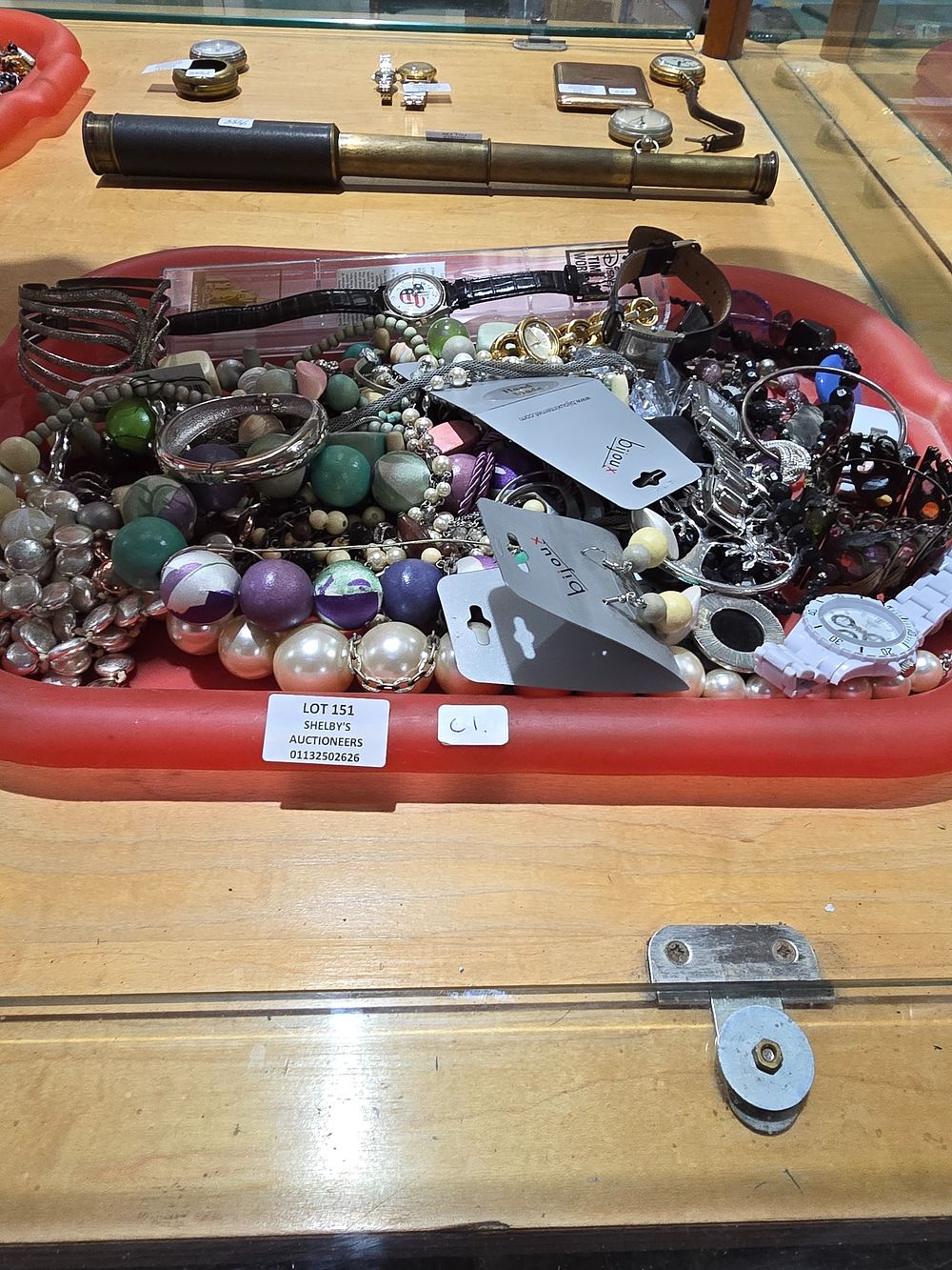 Lot 151: 1 X TRAY CONTAING COSTUME JEWELLRY AND WATCHES