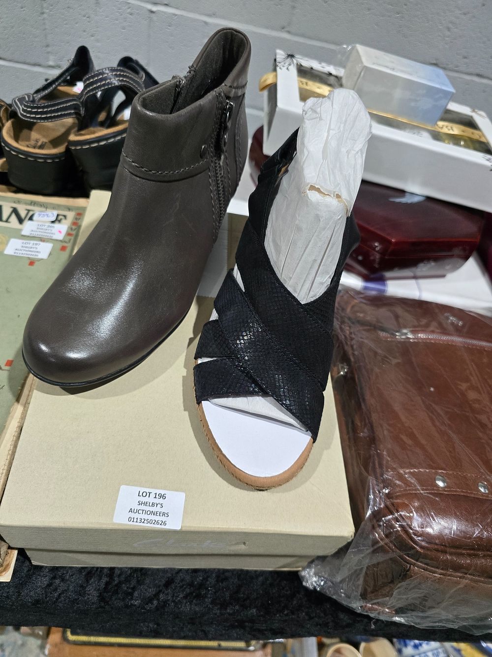 Lot 196: 1 X PAIR OF CLARKS BOXED NEW WITH...