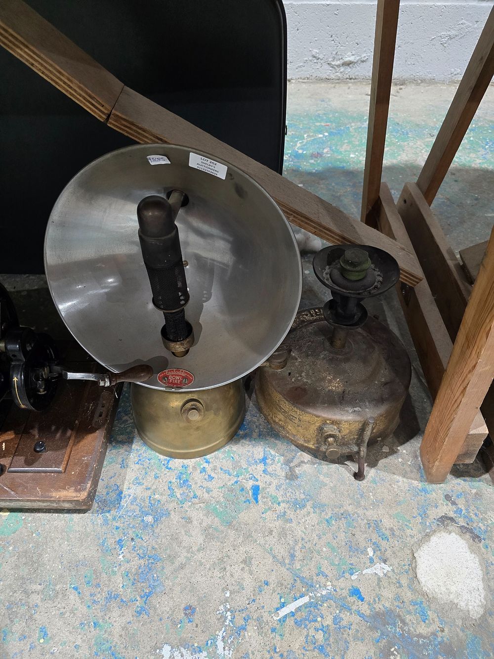 Lot 202: 1 X BIALADDIN BOWL FIRE HEATER WITH VINTAGE...