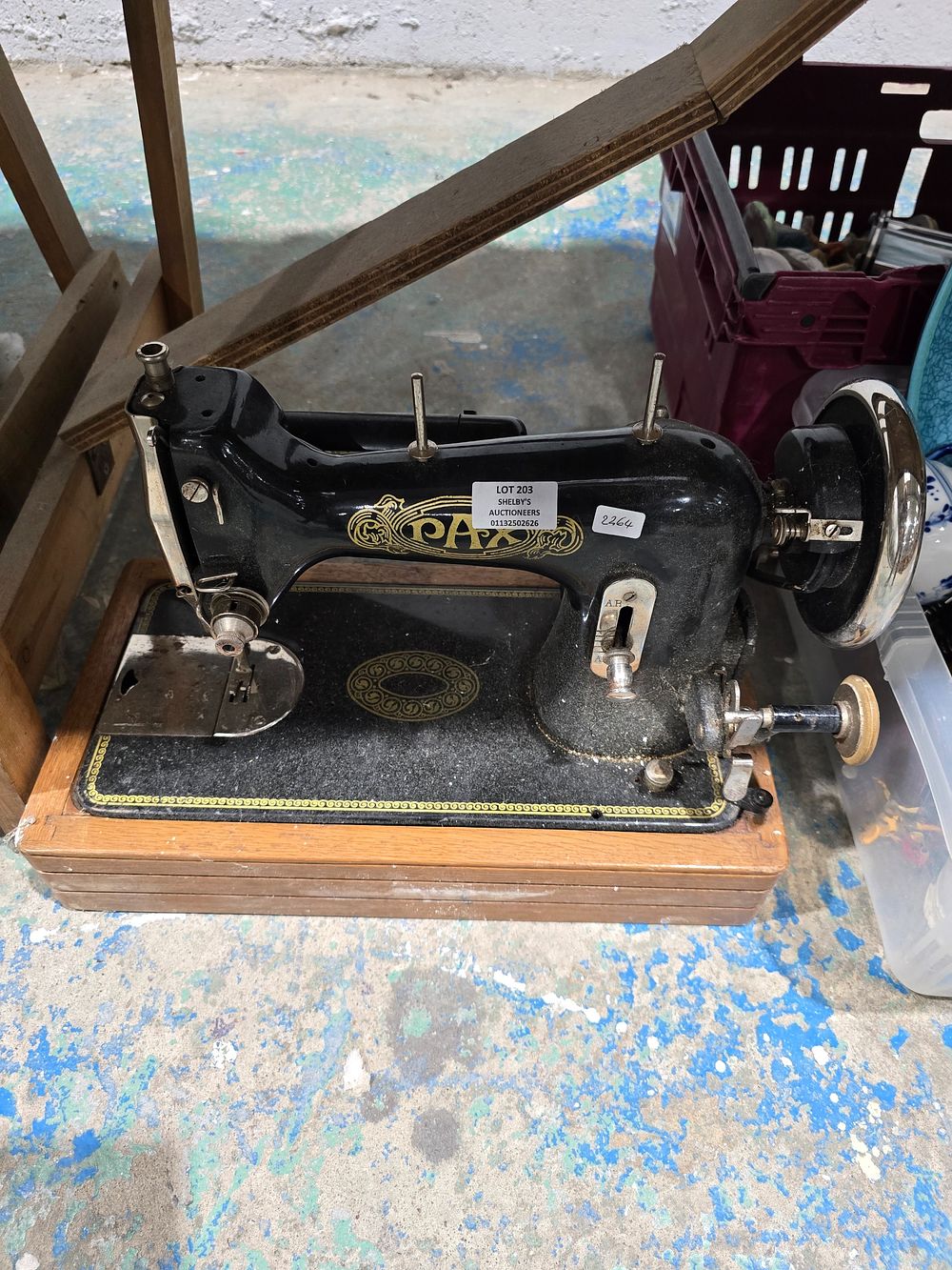 Lot 203: 1 X VINTAGE PAX HAND POWERED SEWING MACHINE