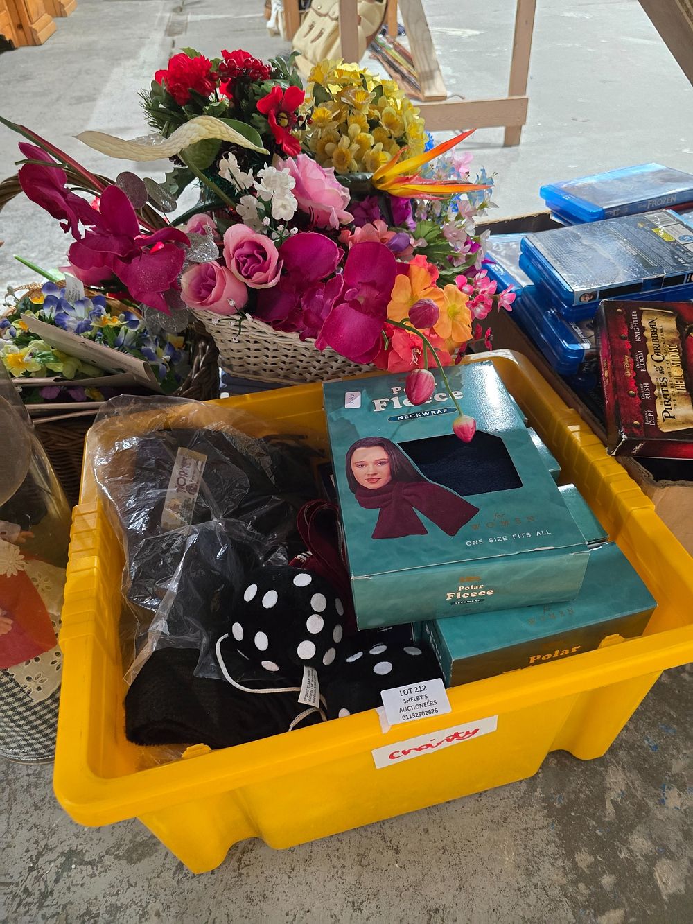 Lot 212: 1NX BOX CONTAINING NEW GLOVES SCARVES ETC