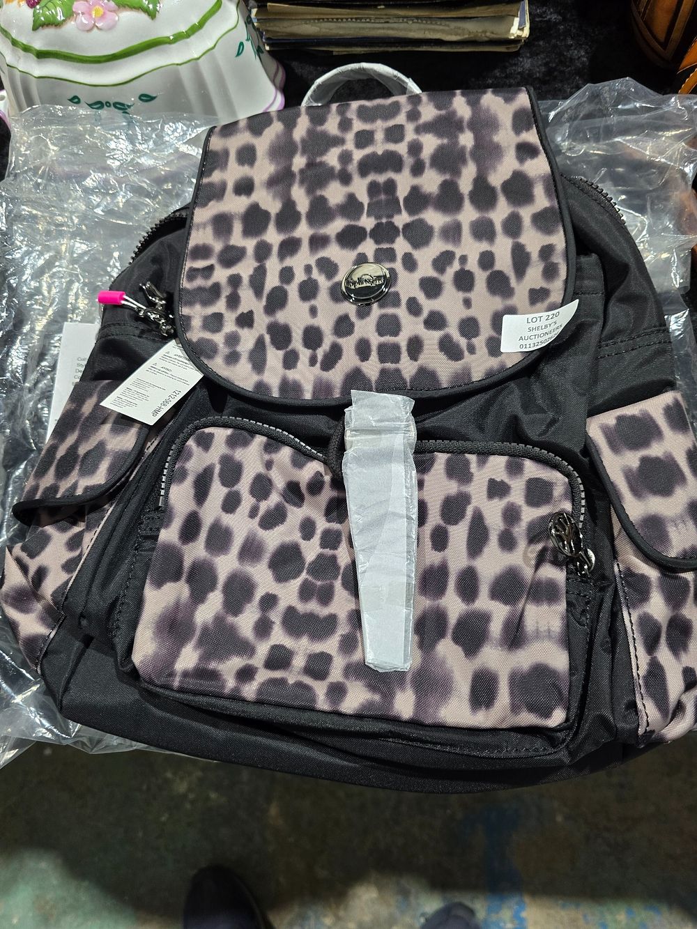 Lot 220: 1 X NEW IN PACKAGE KIPLING VIVY LEOPARD...