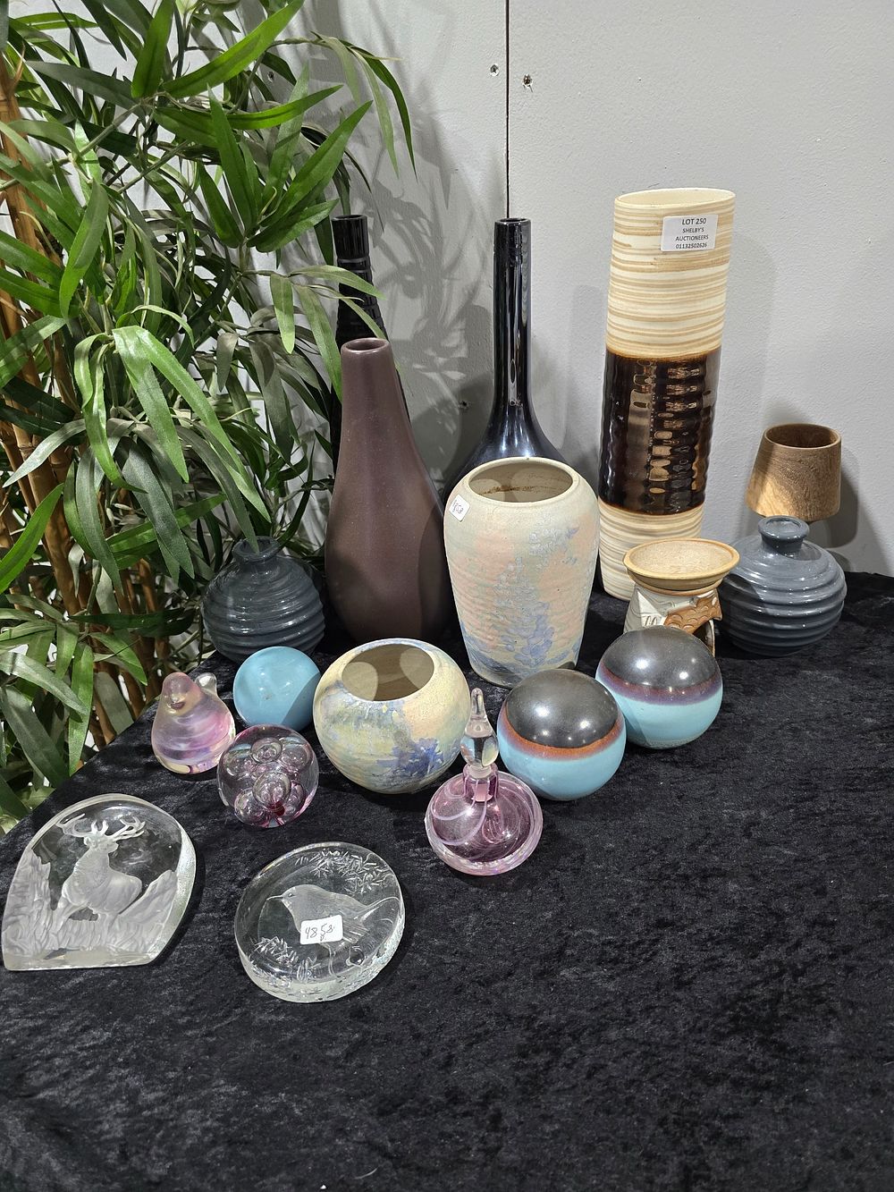 Lot 250: SELECTION OF POTTERY WARE ITEMS INCLUDING PAPER WEIGHTS