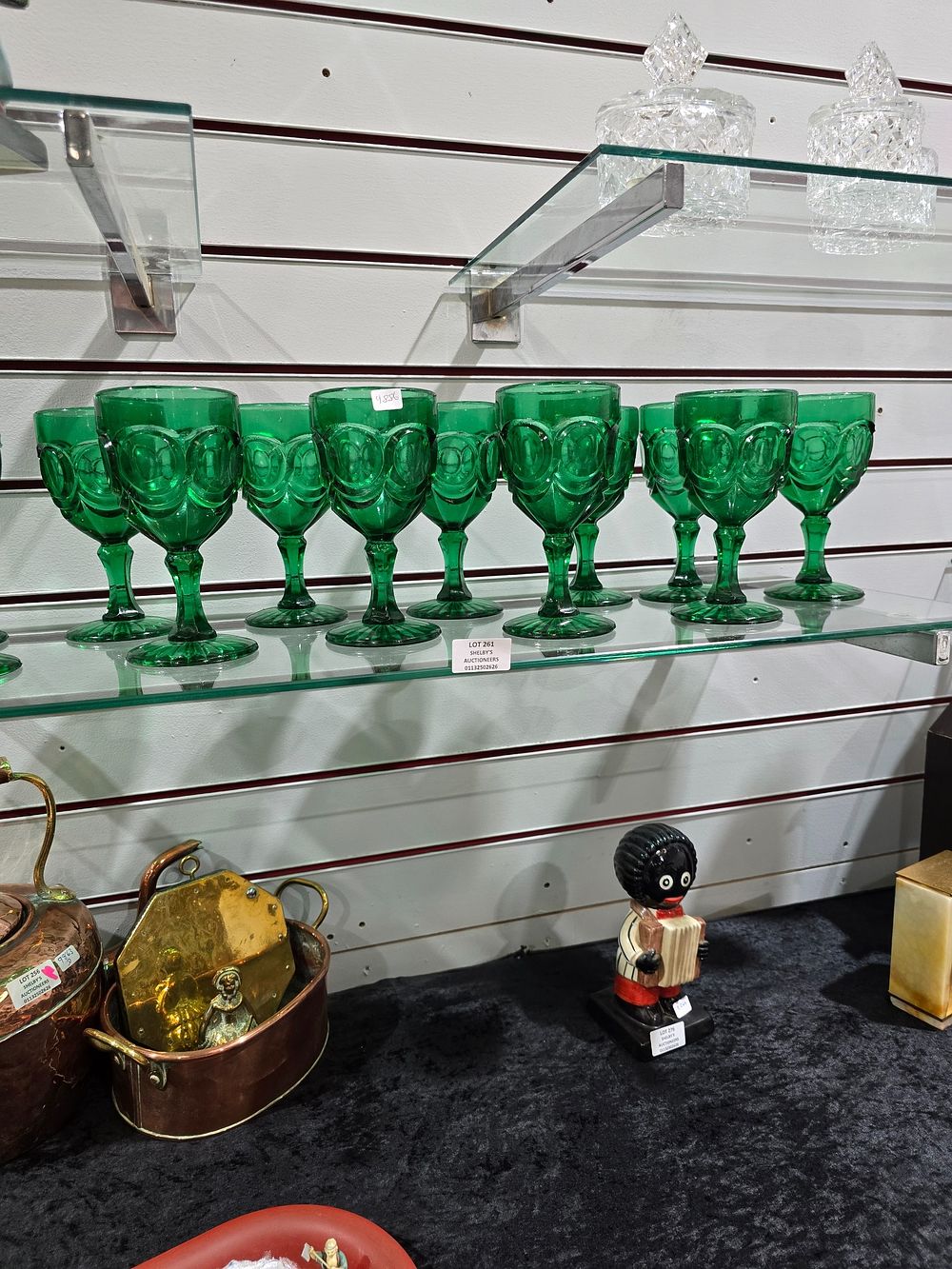 Lot 261: 12 X LARGE GREEN GLASS WINE GOBLETS