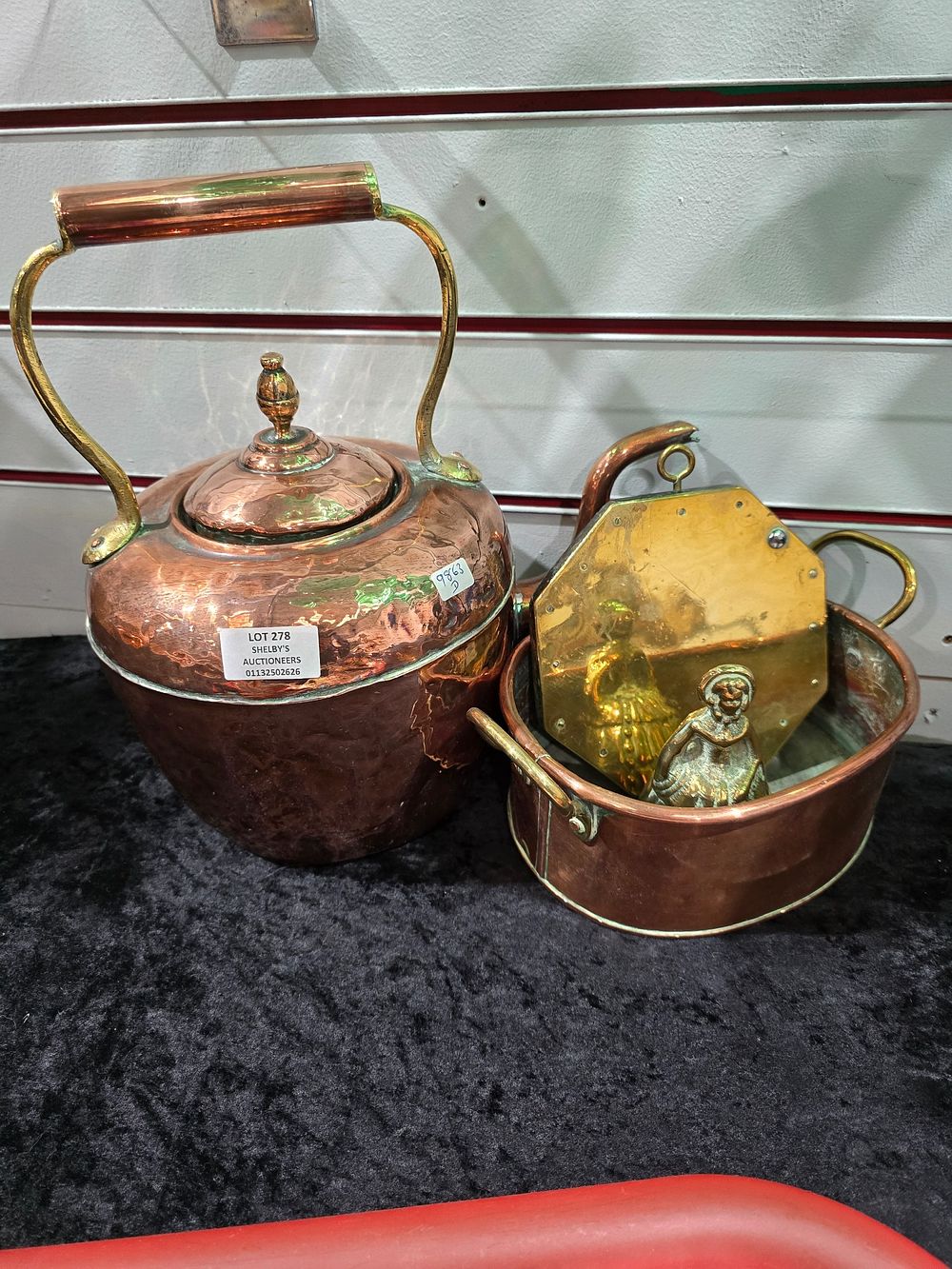 Lot 278: 1 X LARGE COPPER AND BRASS KETTLE WITH...