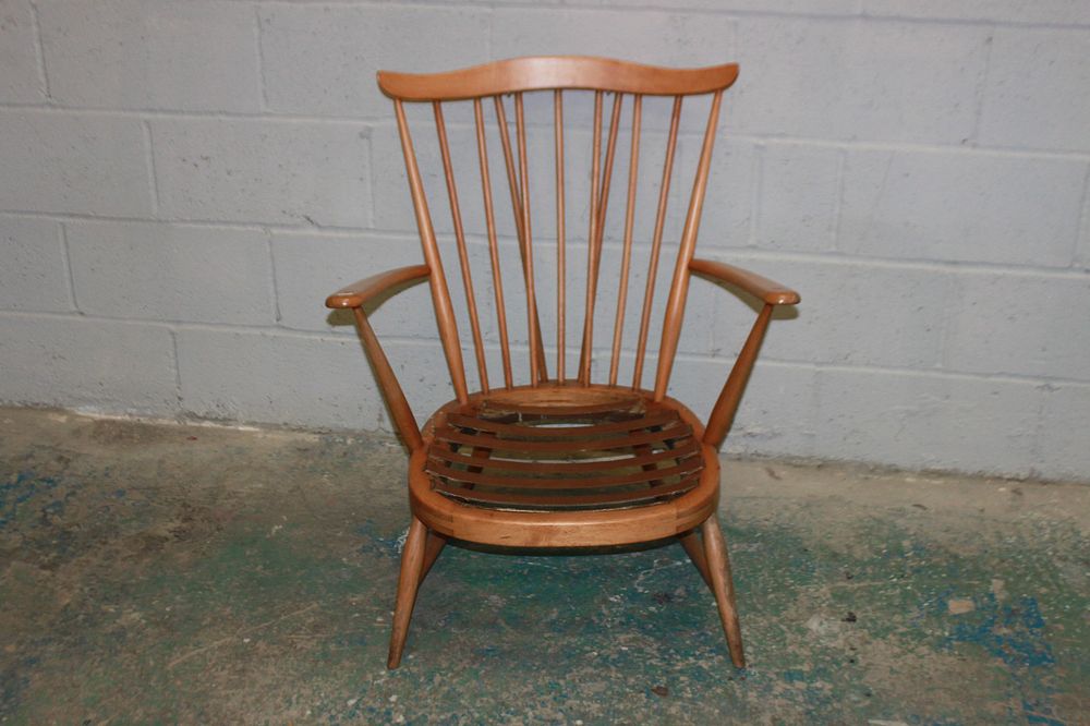 Lot 29: 1 X ERCOL COW HORN VINTAGE BLONDE ARM...