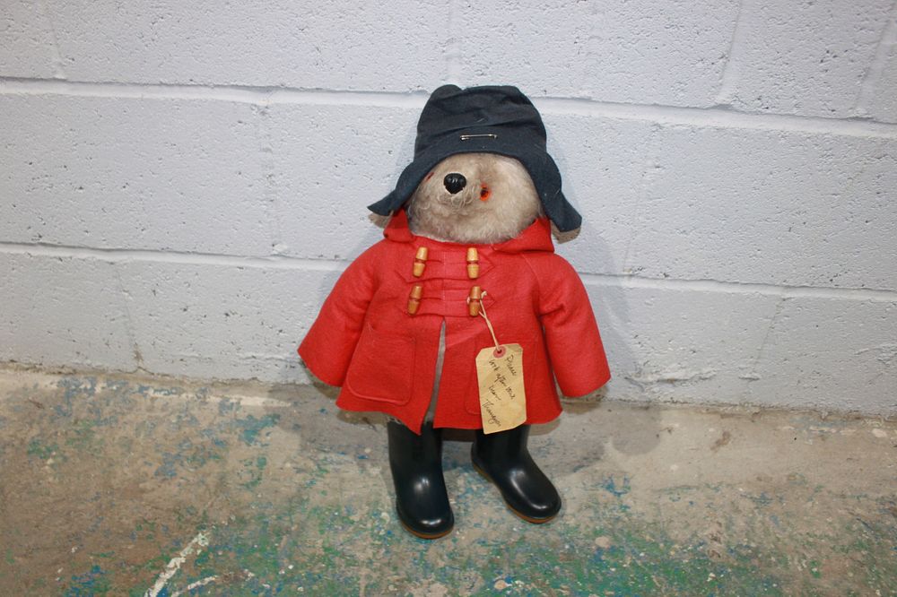 Lot 137: 1 X VINTAGE 1974 PADDINGTON BEAR FIGURINE WITH...