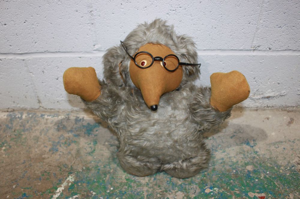 Lot 139: 1 X VINTAGE 1970S WOBLE FIGURINE