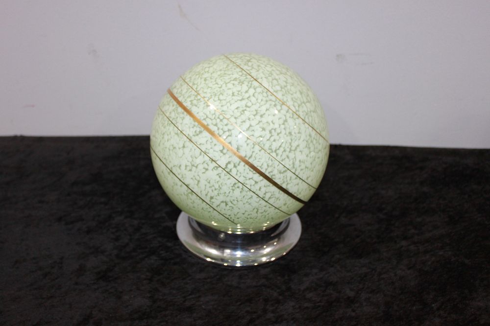 Lot 182: 1 X ART DECO GREEN GLASS LIGHT SHADE...