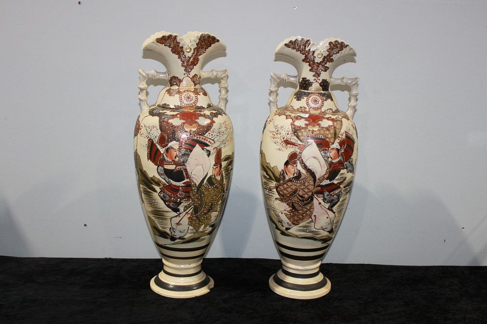 Lot 190: 1 X PAIR OF LARGE ORIENTAL SATSUMA VASES...