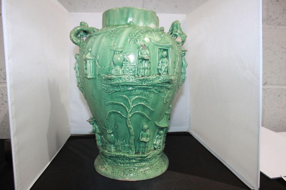 Lot 224: 1 X CHINESE GREEN LARGE GINGER JAR IN...