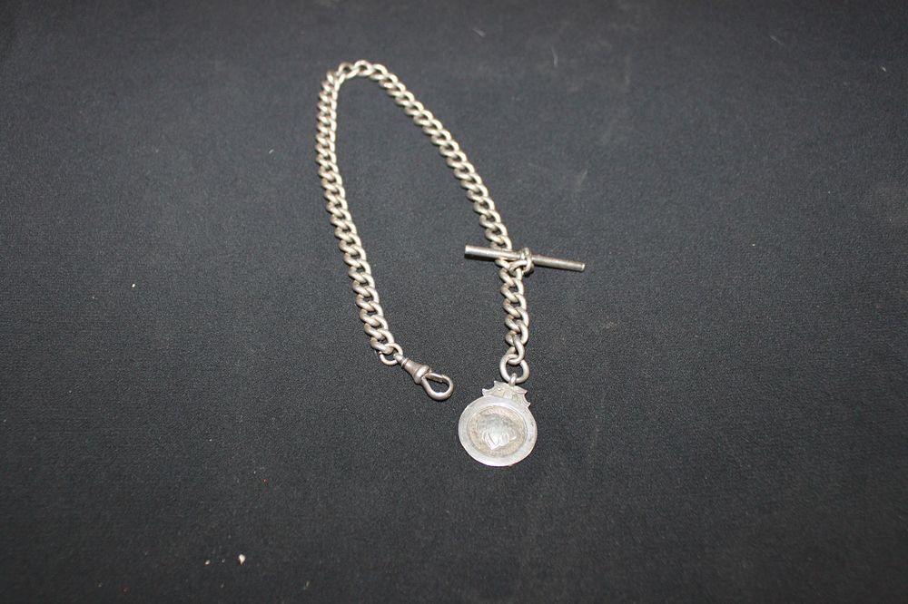 Lot 273: 1 X SILVER LARGE CURB ALBERTNCHAIN WITH SILVER...