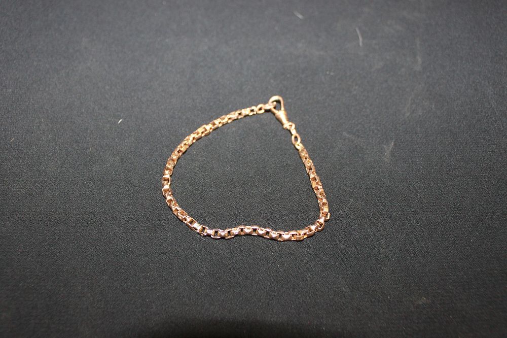 Lot 277: 1 X 9CT ROSE GOLD BOX LINK BRACELET