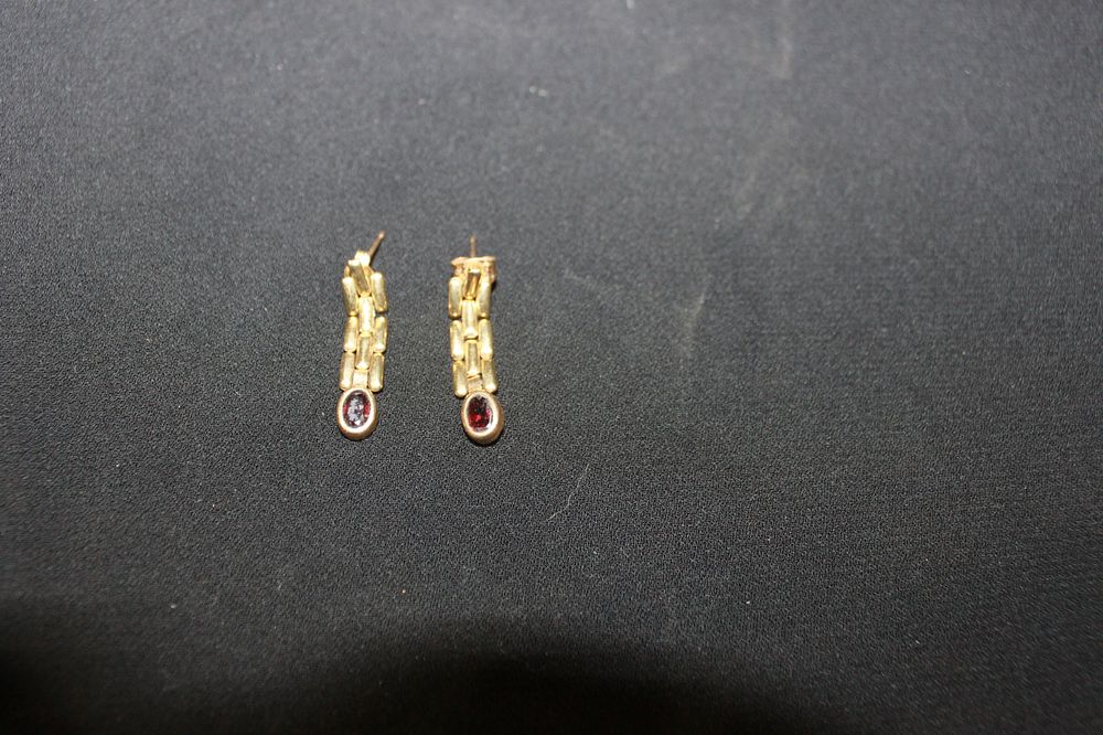 Lot 278: 1 X PAIR OF GARNET SET EARRINGS 9CT...
