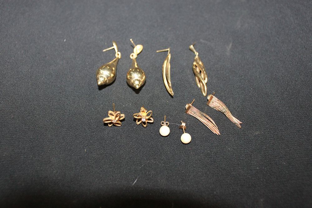 Lot 284: 5 X VARIOUS PAIRS OF 9CT GOLD EARRINGS
