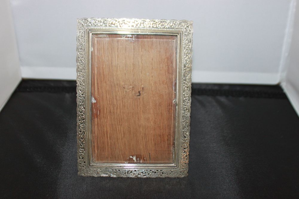 Lot 336: 1 X DUTCH SILVER ORECTANGLE PICTURE FRAME 1930...