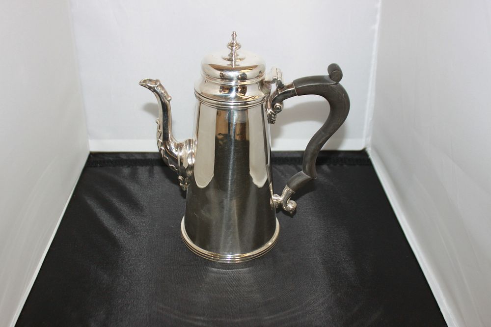 Lot 348: 1 X SILVER LARGE TEA POT AEJ BIRMINGHAM...