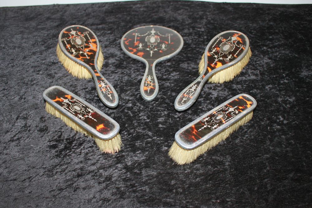 Lot 352: 1 X SILVER EDWARDIAN INLAID LADIES DRESSING TABLE...