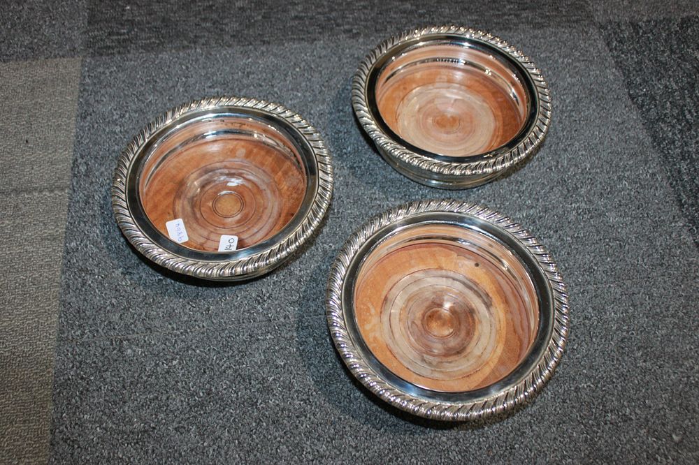 Lot 353: 3 X LARGE SILVER PLATED WOODEN BOTTOM COFFEE...
