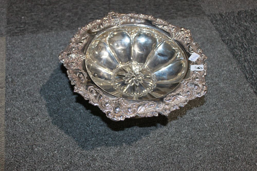Lot 355: 1 X SILVER FRUIT BOWL ATKIN BROS SHEFFIELD...