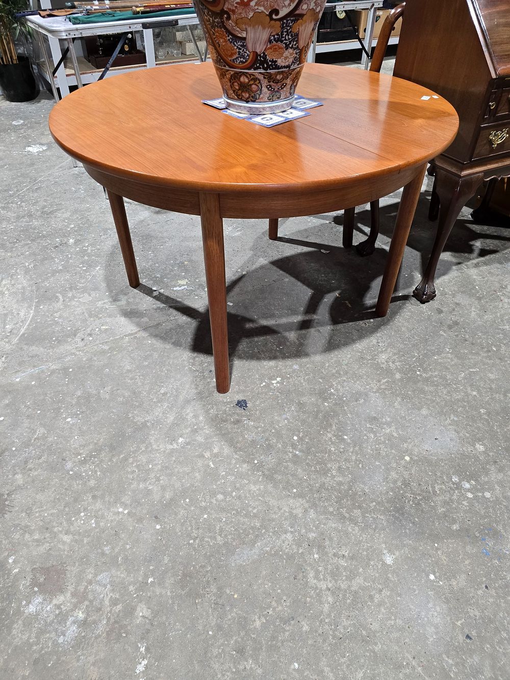 Lot 122: 1X BANSON 1970S DINING TABLE IN TEAK
