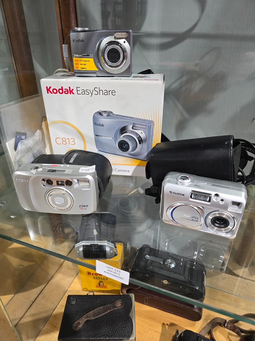 Lot 171: 1 X KODAK EASY SHARE CAMERA WITH SAMSUNG...