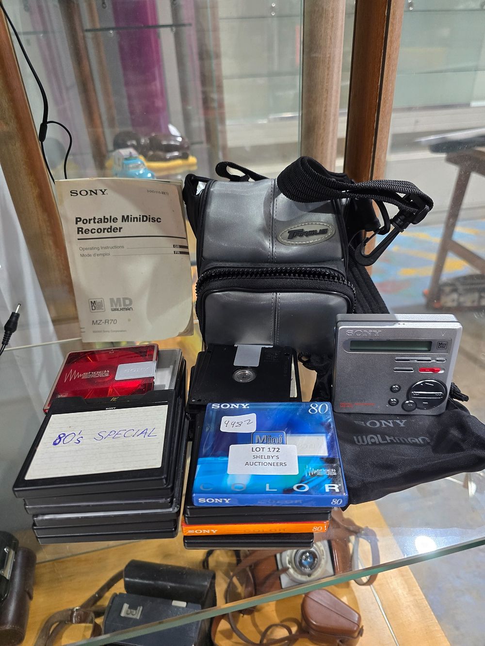 Lot 172: 1 X SONY MD WALKMAN WITH VARIOUS CASSETTES