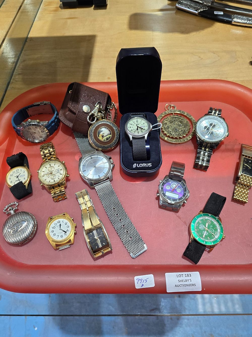 Lot 183: 1 X TRAY CONTAINING VARIOUS GENTS WATCHES CITIZEN...