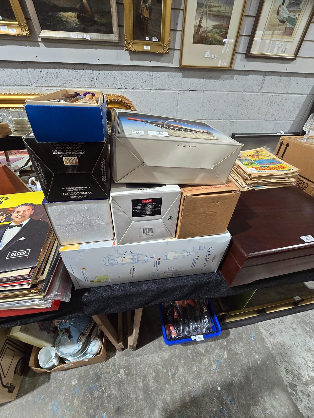 Lot 238: SELECTION OF BOXED ITEMS WINE BOTTLE HOLDER WINE...