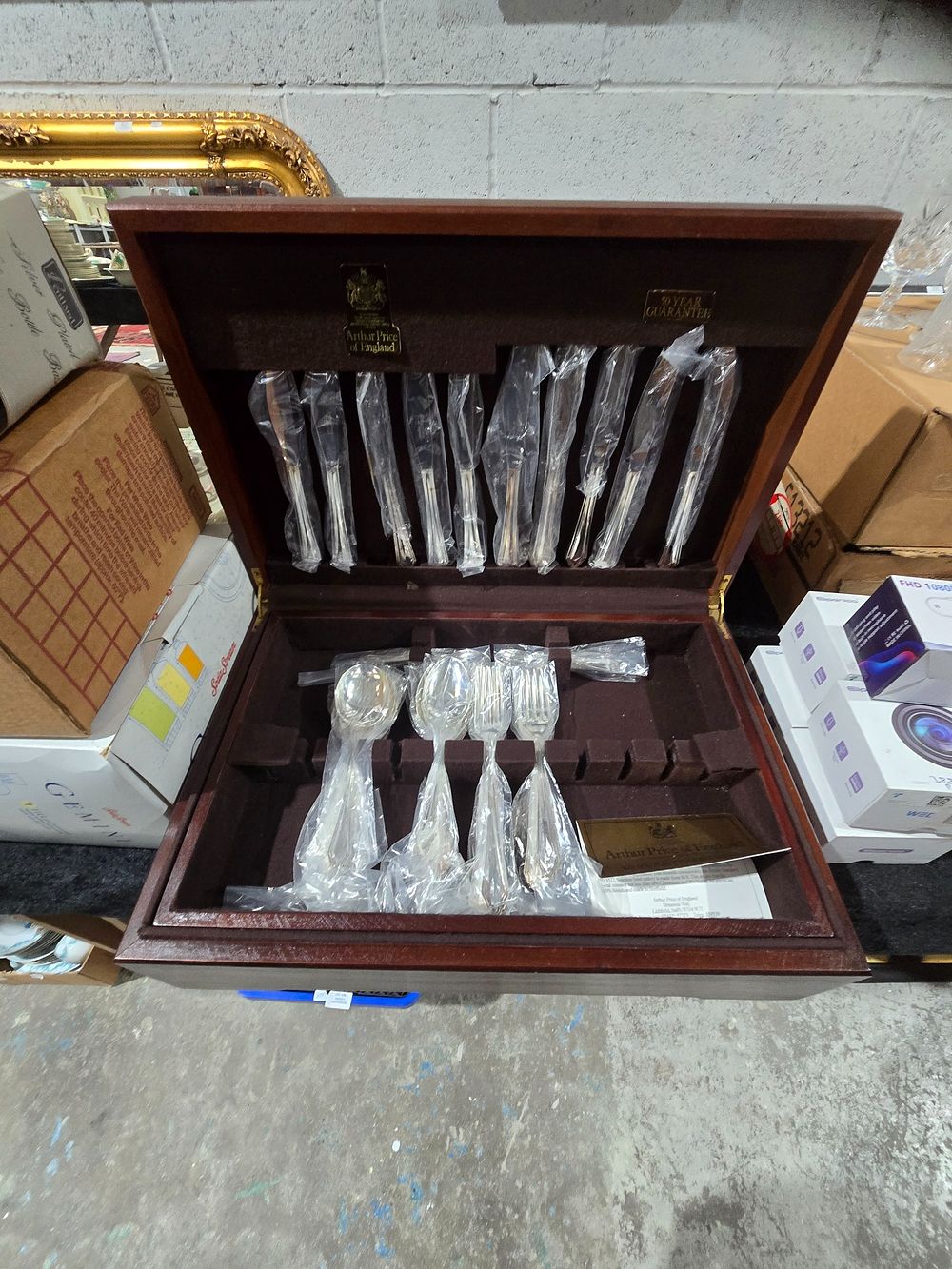 Lot 240: 1 X CUTLERY CANTEEN CONTAINING ARTHUR PRICE CUTLERY