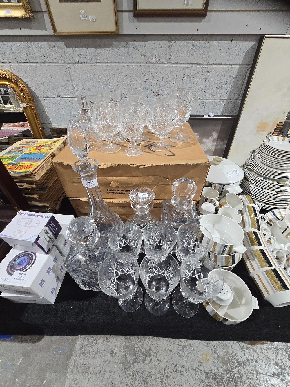 Lot 243: LARGE SELECTION OFCHEAVY CRYSTAL DECANTERS WITH CRYSTAL GLASSES