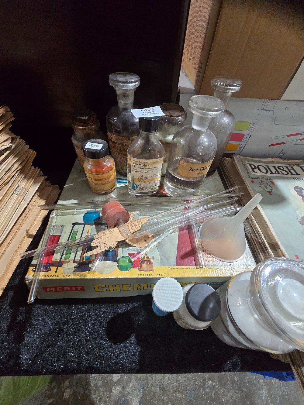 Lot 249: 1 X MERIT CHEMIST SET WITH APOCOTHARY BOTTLES