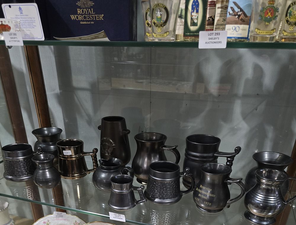 Lot 294: 13 X VARIOUS PIECES OF PRINKNASH POTTERY WARE...