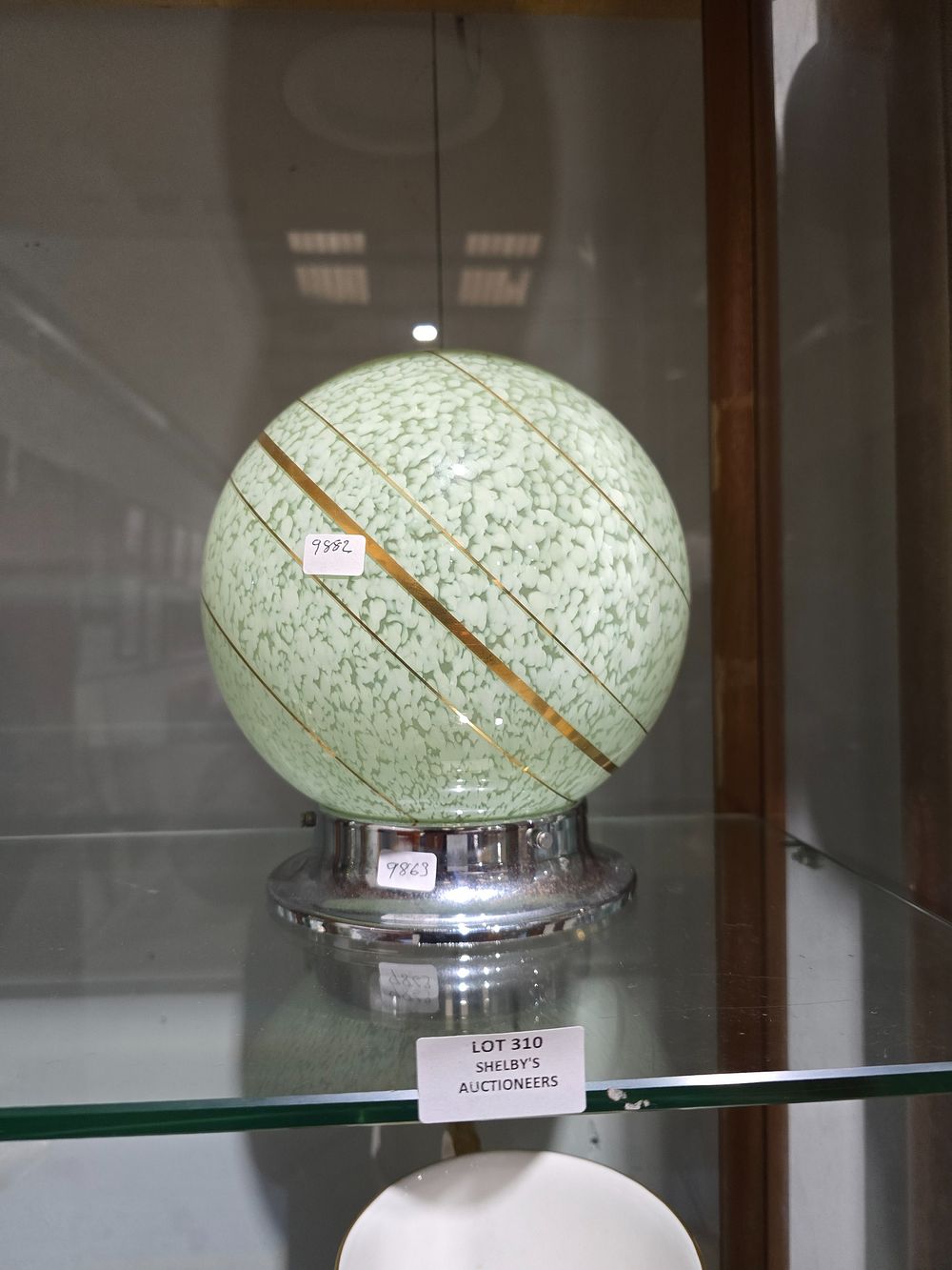 Lot 310: 1 X ART DECO GREEN GLASS LIGHT SHADE...