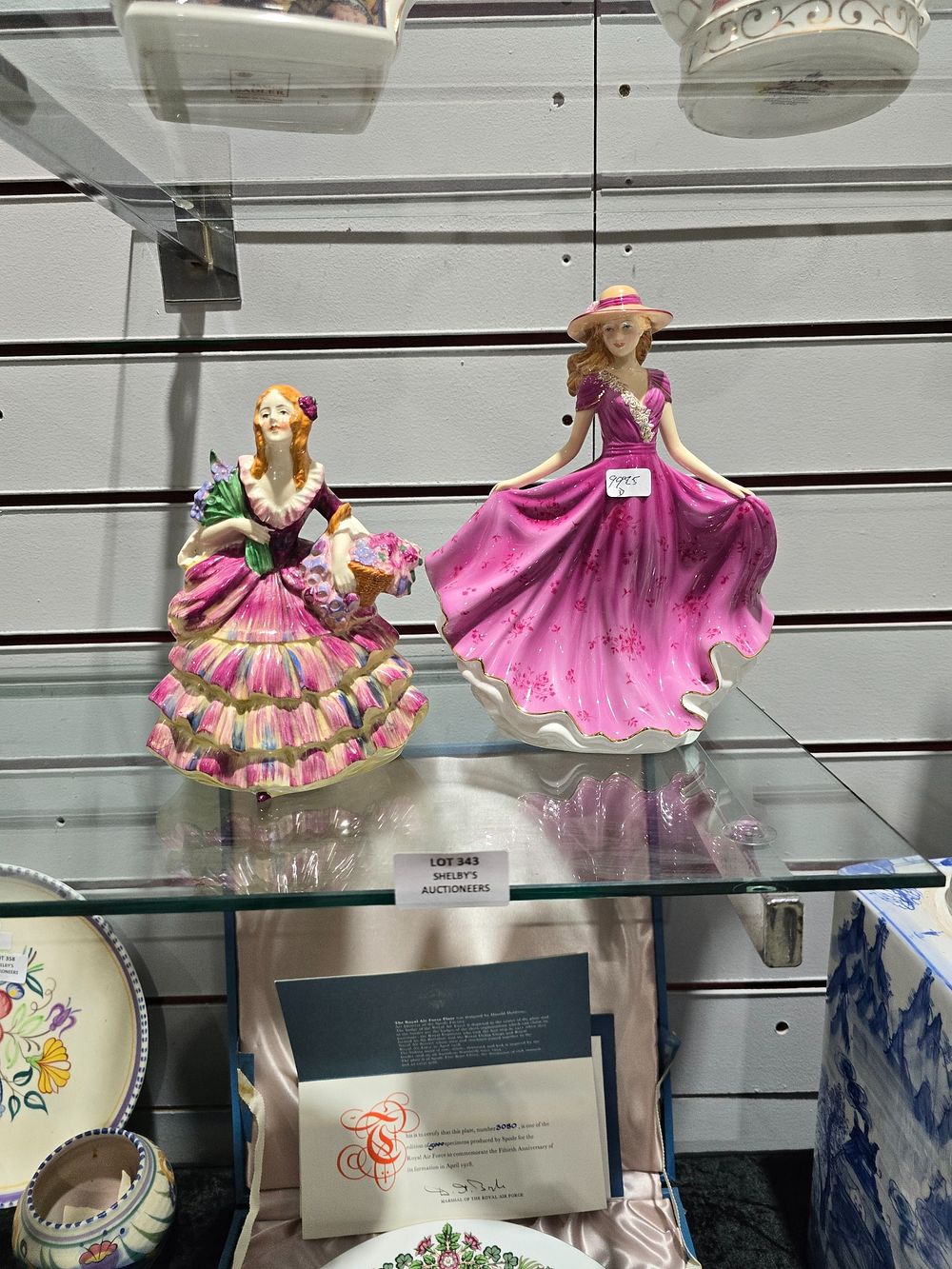 Lot 343: 1 X ROYAL DOULTON ELIZABETH FIGURINE WITH 1...