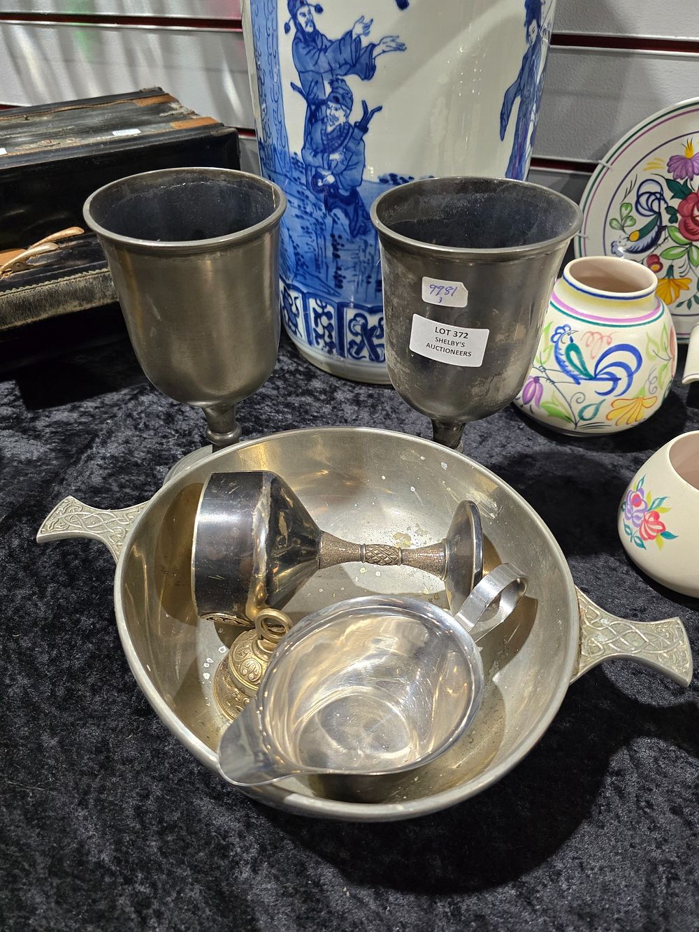 Lot 372: SELECTION OF PEWTER WARE ITEMS WITH PLATES WARE...