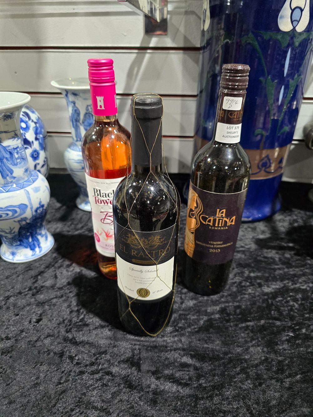 Lot 379: 3 X VARIOUS BOTTLES OF WINE 2 WHITE...