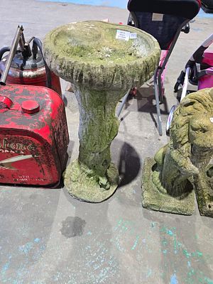 1 X SMALL GARDEN BIRD BATH