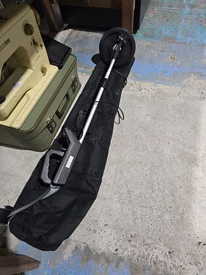 1 X ZENOX METAL DETECTOR