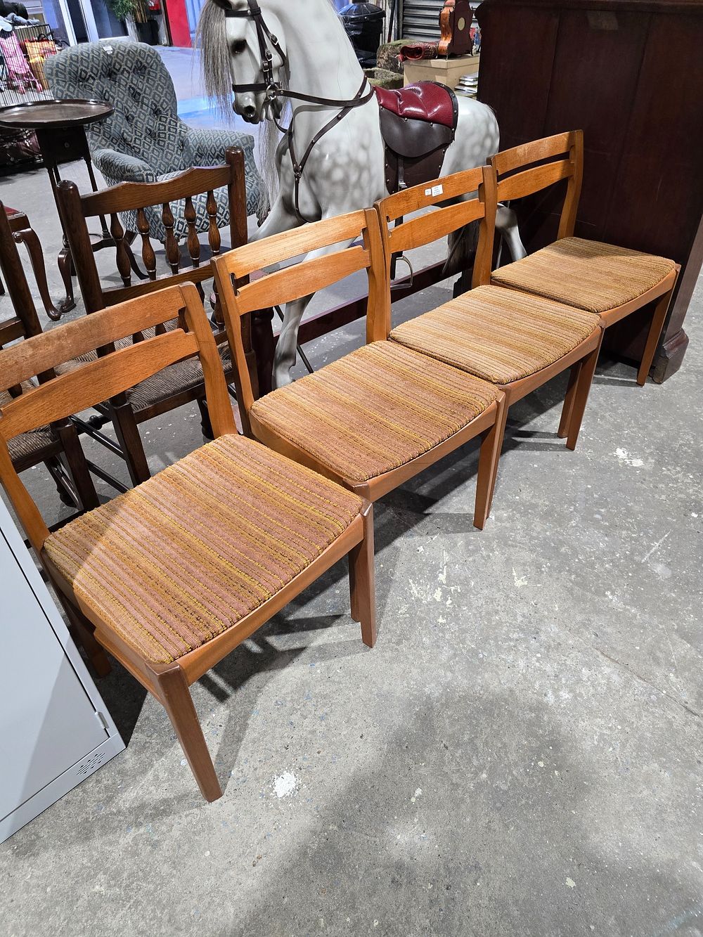 Lot 59: SET OF 4 TEAK NATHAN DINING CHAIRS