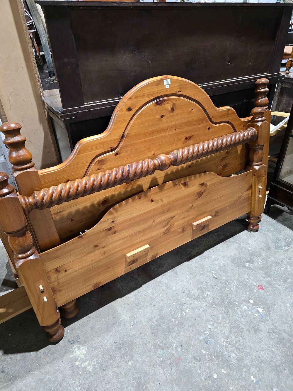 Lot 60: 1 X PINE DOUBLE BED