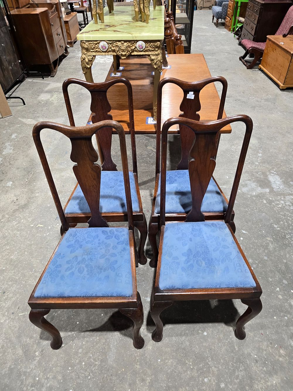 Lot 78: 4 X QUEEN ANNE STYLE DINING CHAIRS