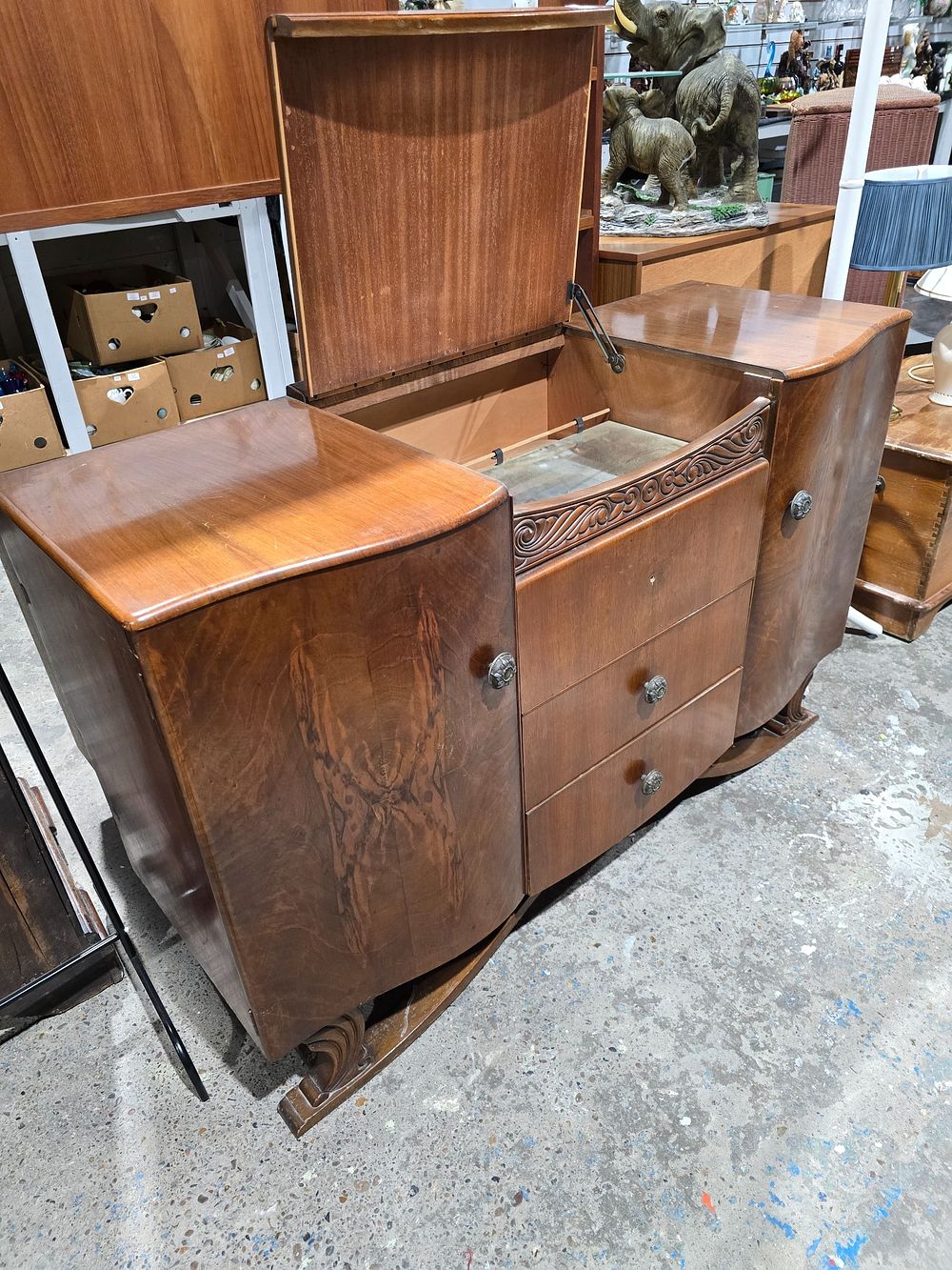 Lot 83: 1 X 1940S COCKTAIL CABINET