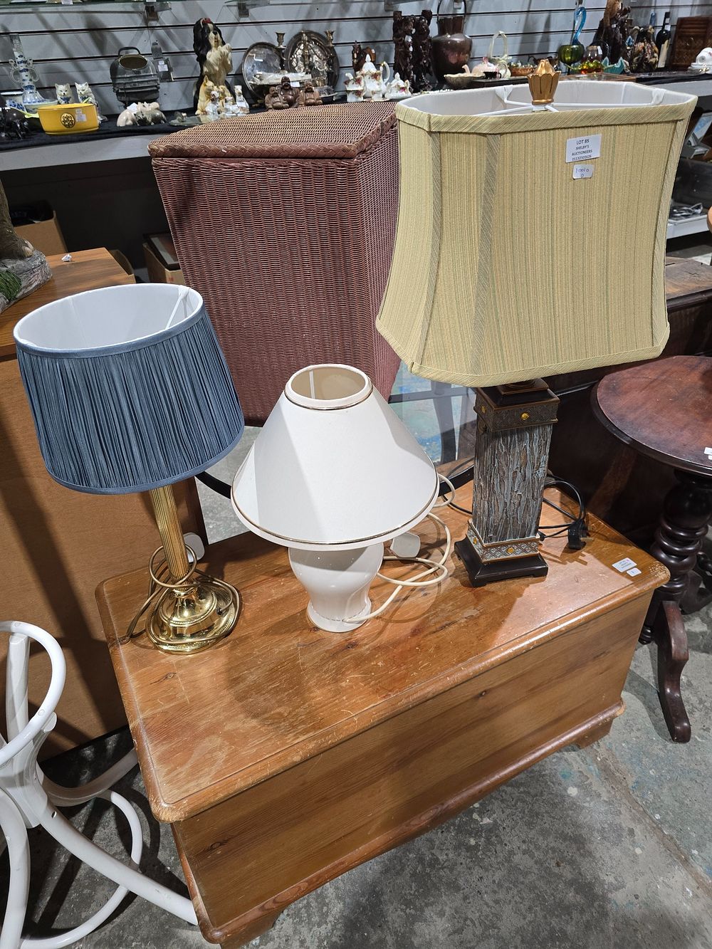 Lot 85: 3 X VARIOUS TABLE LAMPS