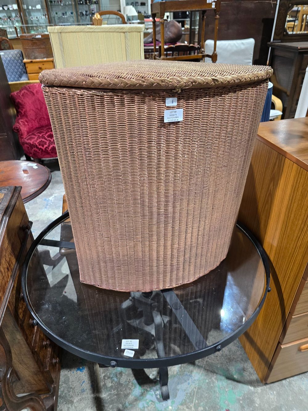 Lot 90: 1 X LLOYD LOOM LUSTY WICKER LINEN BASKET