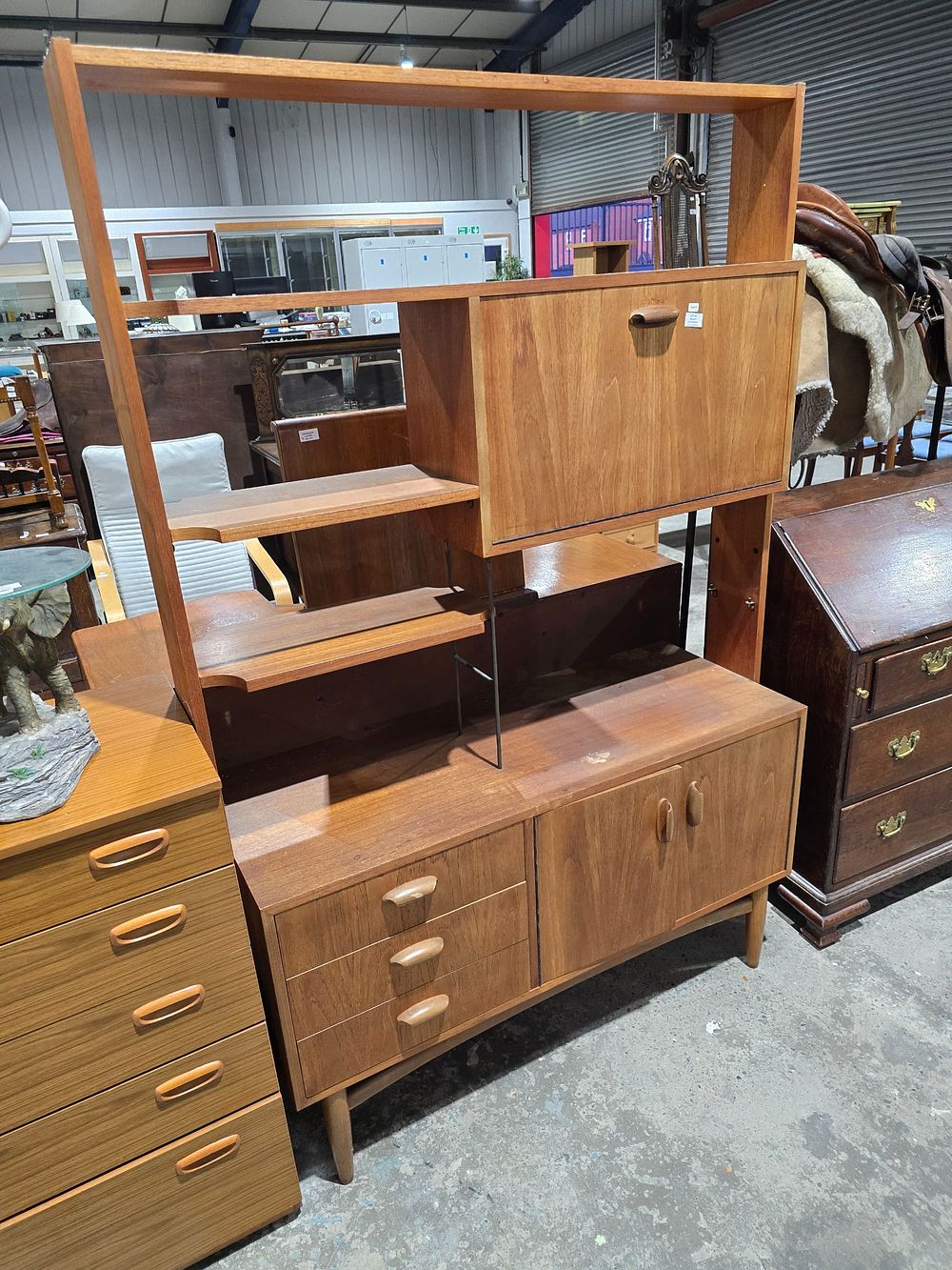 Lot 94: 1 X G PLAN TEAK ROOM DIVIDER