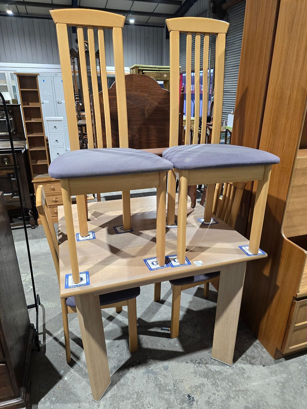 Lot 96: 1 X EXTENDING BEECH EFFECT DINING TABLE WITH...